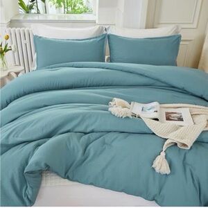 Luxurious Oversized King Plus Teal Comforter Set.